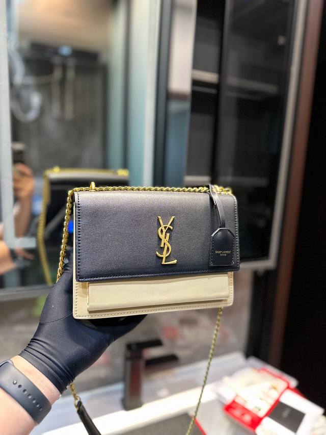 Yslsunset 日落包 圣罗兰ysl-专柜新品 明星款 据说上市不到一个月被抢空 超多博主推荐 保留了ysl一贯的摇滚精神 走的都市随性风 值得打call