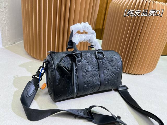 折叠礼盒飞机盒 广州原版纯皮品质 Lvkeepall25浮雕枕头包 非常好看的一款包包 既保留了老花的经典又有复古的勾勒 男女皆可的百搭出街利器 尺寸 25*1