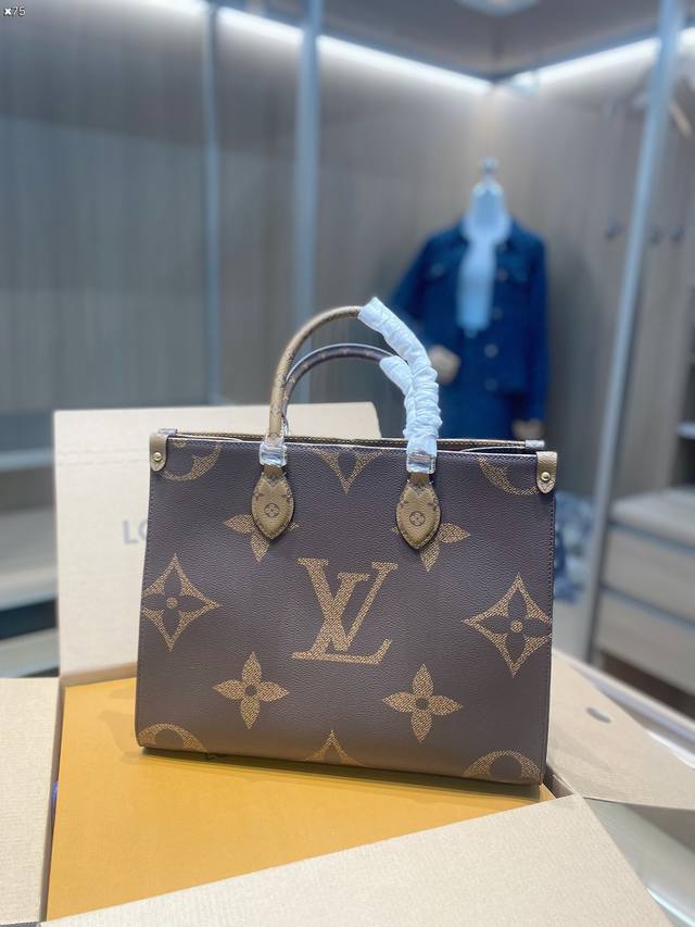 高版本 全套礼盒包装 尺寸 34.15.27Cm Lv 爆款购物袋 丛林系列 购物袋 Mini Onthego 购物或周末出游 拎起 Onthego 手袋即刻出