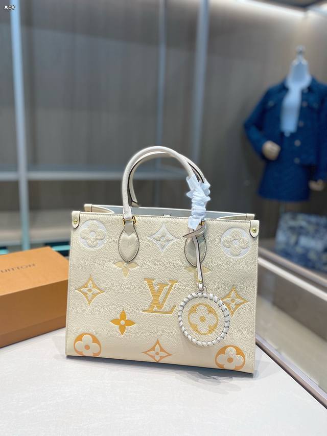 折叠礼盒 尺寸 34.15.27Cm Lv 丛林包 压纹 Onthego 妈咪袋 性价比之王这是一款超赞的包型 灵感来自于恶搞lv的街头品牌 曾经的曾经 Lou