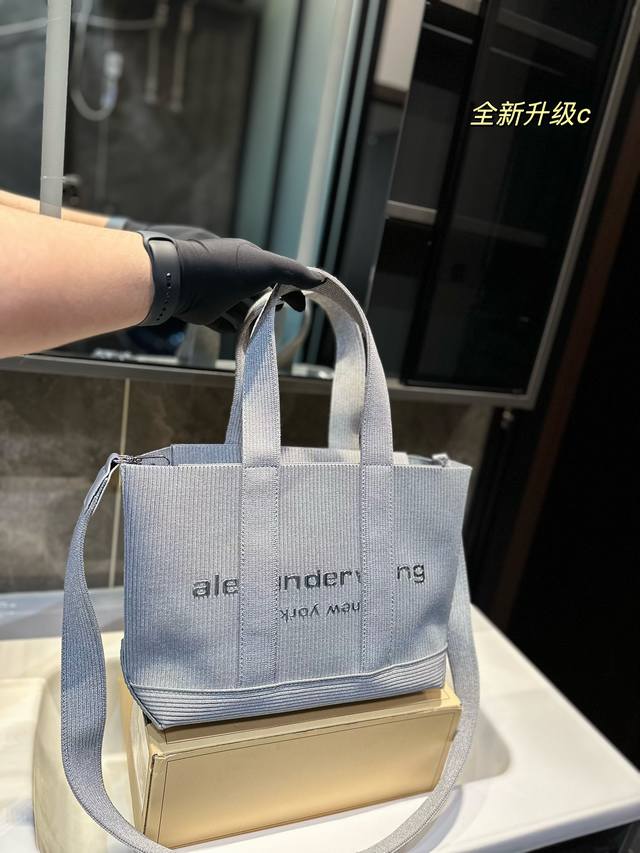 亚历山大王托特 罗纹针织alexanderwang大王全新春夏新款手提包针织材料瞬间爱了 分分钟钟揽粉哪个女孩不喜欢 尺寸 25Cm