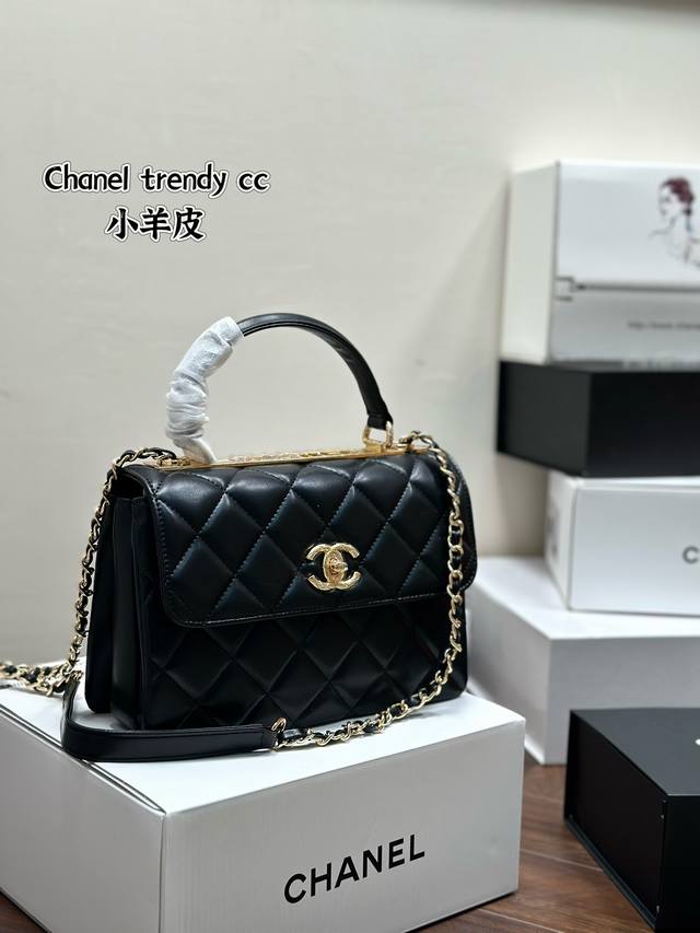 Chanel Trendy Cc 风琴包系列 上身后超显大气 容量非常 小羊皮软糯又舒服 原版五金 全套包装 尺寸 25X18Cm