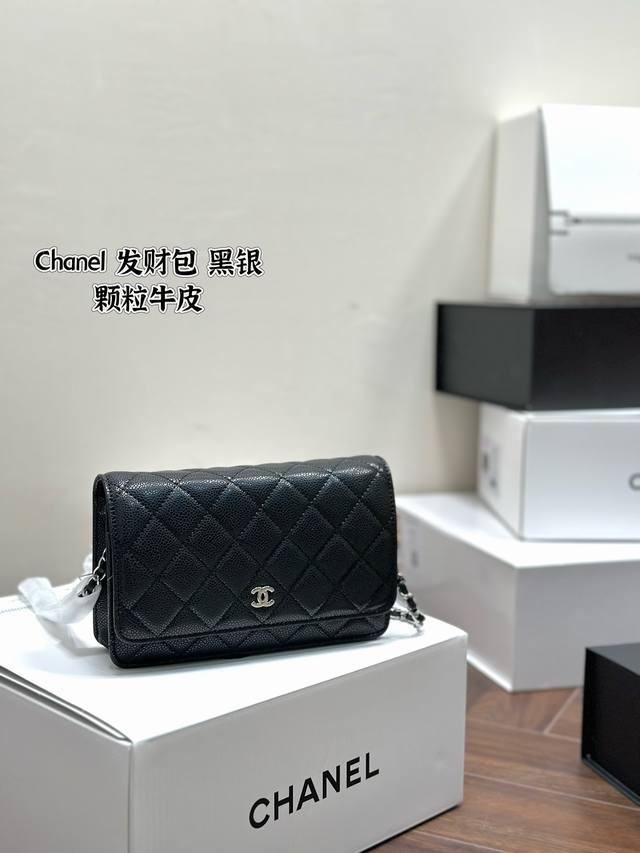 Chanel 发财包 白银扣 很经典 链条包woc 包包有卡位 有暗袋 很实用 高品质 奶昔白 原版颗粒皮 全套包装 尺寸 19X12Cm - 点击图像关闭