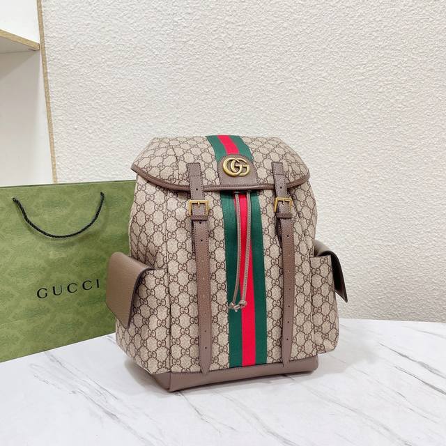 最新 酷奇gucci 新品虎头双肩包 原版品质精工制作gucci 古奇 经典调配件gucci 古奇最新火款 注意细节 这款购物袋将标志性图案与经典印花相结合这种