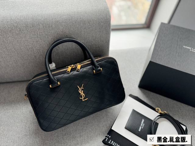 配盒 Size 30*18Cm Ysl 保龄球手拎斜挎小方包 Lyia Duffle 好可爱 好复古 好喜欢 秋冬的手拎款包包 大容量超百搭 满满的高级