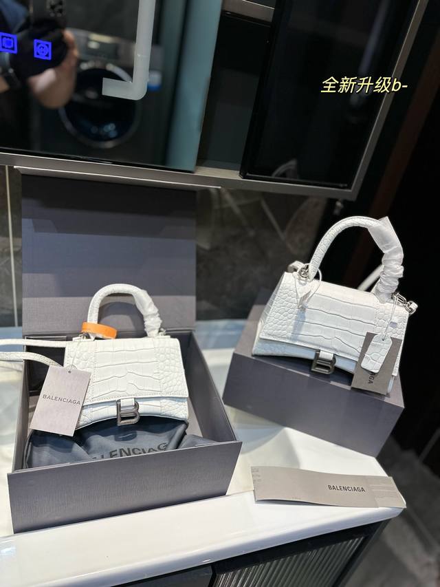 折叠礼盒 巴黎世家 新品 Balenciaga 新款 沙漏包 最新走秀款来啦专柜限量上市 娱乐周刊主推款 超正点 原版内里 高端时尚 潮爆全球潮范儿们跟上脚步吧