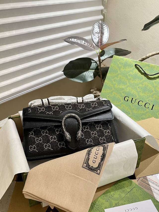 原厂皮 折叠礼盒 官网飞机箱 Gucci 新款包 烟熏牛仔 尺寸是 25Cm 超火爆也经典气质款 超级百搭各大博主推荐也是大表姐同款 仙女必备呀 银色链条 追求 - 点击图像关闭