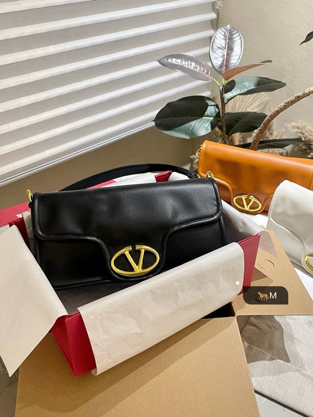 折叠礼盒 华伦天奴valentino女士 Valentino 秀款 Black Tie Valentino Letter Bag 来自valentino 的信袋