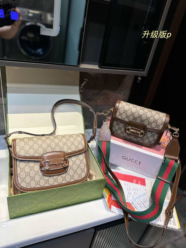 折叠飞机礼盒 Size 20.15 25.19 Gucci1955系列马衔扣 升级版迷你马鞍包配可拆卸双肩带 标志性的金属马衔扣 复古又时髦