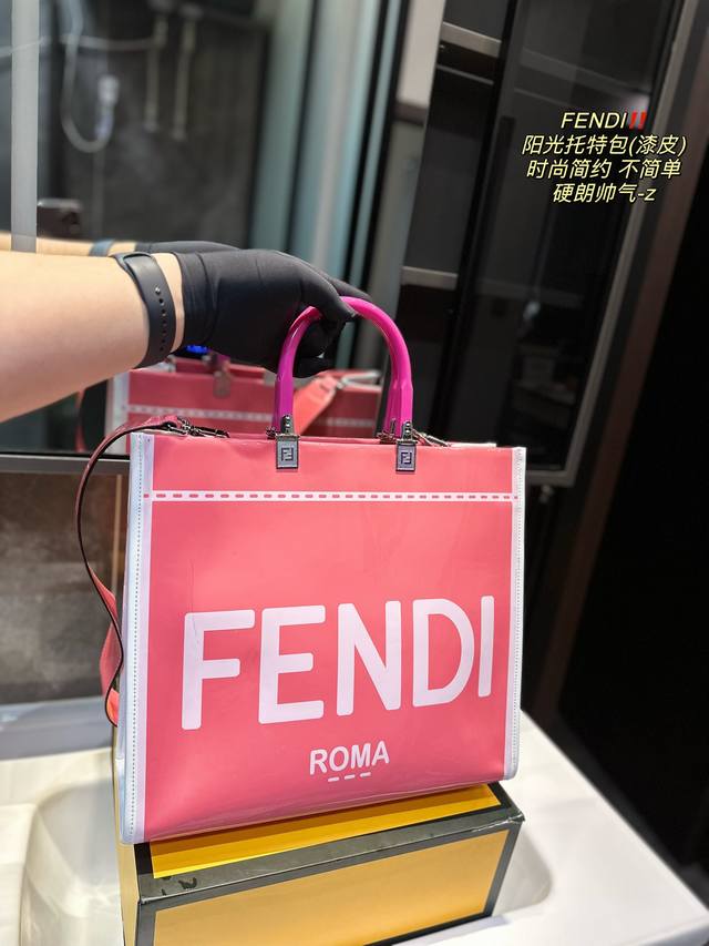 芬迪fendi 阳光托特包 漆皮 时尚简约不简单 硬朗帅气 适合工作通勤的大容量包包 出门旅游必备包 也适合逛街妈咪包尺寸35.32 - 点击图像关闭