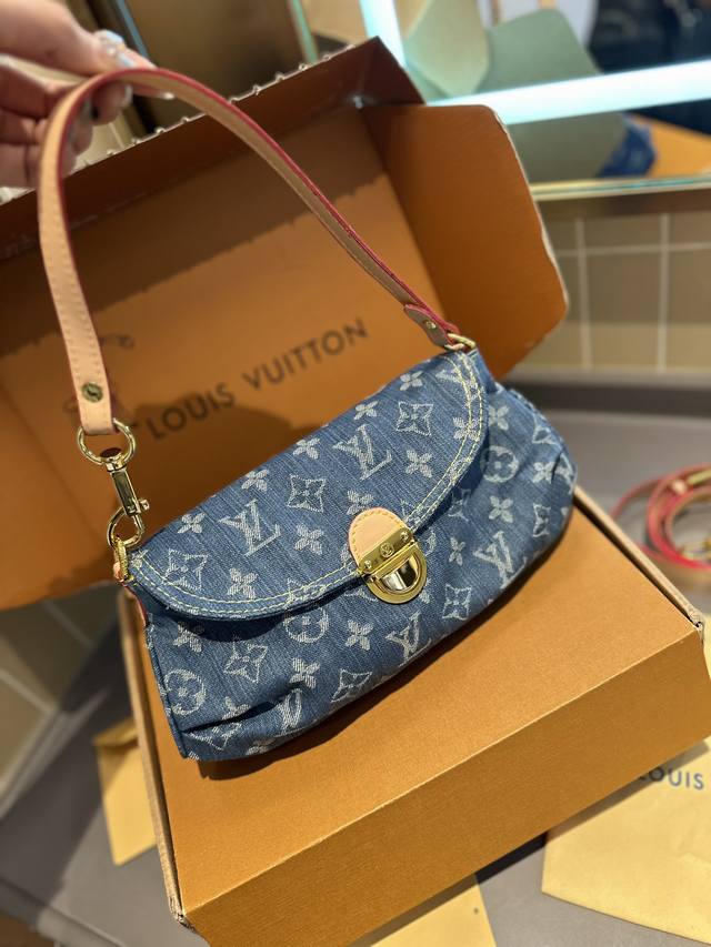 礼盒包装 Lv 牛仔丹宁腋下包 中古系列 牛仔老花 中古包备受拥戴拥有超久历史 华丽感爆棚 不可或缺 秀气精致很提气质 喜欢lv Louisvuitton 的经