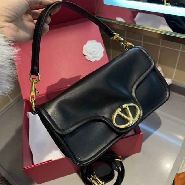 折叠礼盒包装 华伦天奴valentino女士 Valentino 秀款 Black Tie Valentino Letter Bag 来自valentino 的 - 点击图像关闭