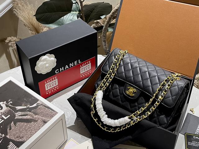 牛皮 折叠礼盒 Chanel 经典cf手袋 专柜一年涨3次价的cf 说下皮料 香家专用皮料厂供货 意大利原装鱼子酱 Cf鱼子酱相比之前的增加了柔软度 比羊皮更耐