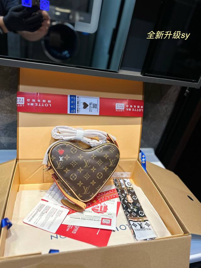 折叠飞机礼盒 Lv 爆款爱心包 L-V爱心系列mini Onthego 或周末出游 拎起 Onthego 手袋即刻出发 Lv 新款 超级好看尺寸22*6*18C