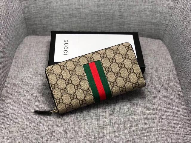 产品名称 Gucci 产品型号 408833 产品品质 原版 产品材质 Pvc配皮 产品规格 19*9.5*2.5 产品颜 色 咖 黑哑 产品描 述 官网同步