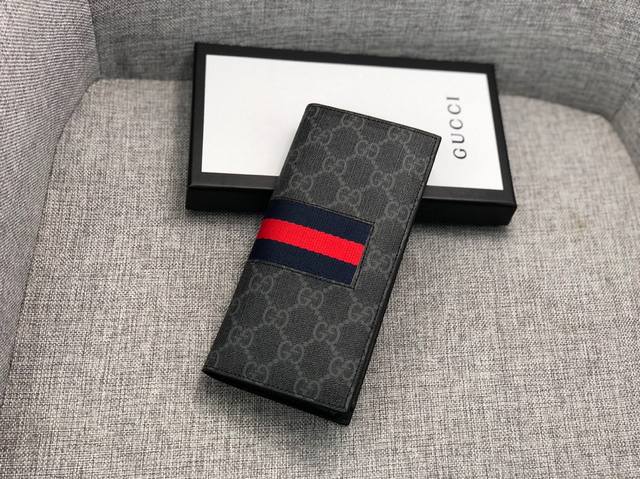 产品名称 Gucci 产品型号 408836 产品品质 原版 产品材质 Pvc配皮 产品规格 17.5*8.5*1.5 产品颜 色 咖 黑 产品描 述 官网同步