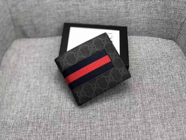 产品名称 Gucci 产品型号 508569 产品品质 原版 产品材质 Pvc配皮 产品规格 11*10*1.5 产品颜 色 咖 黑 产品描 述 官网同步 精湛