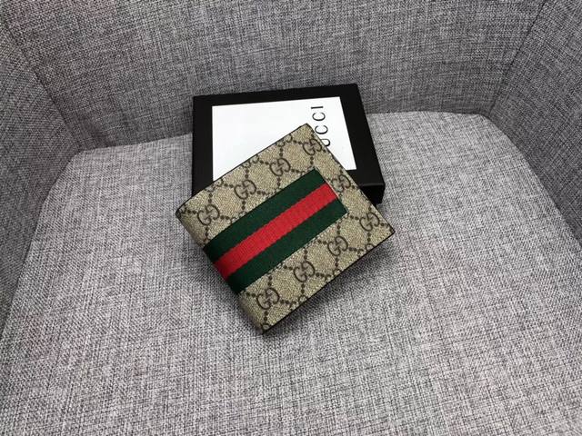 产品名称 Gucci 产品型号 508569 产品品质 原版 产品材质 Pvc配皮 产品规格 11*10*1.5 产品颜 色 咖 黑 产品描 述 官网同步 精湛