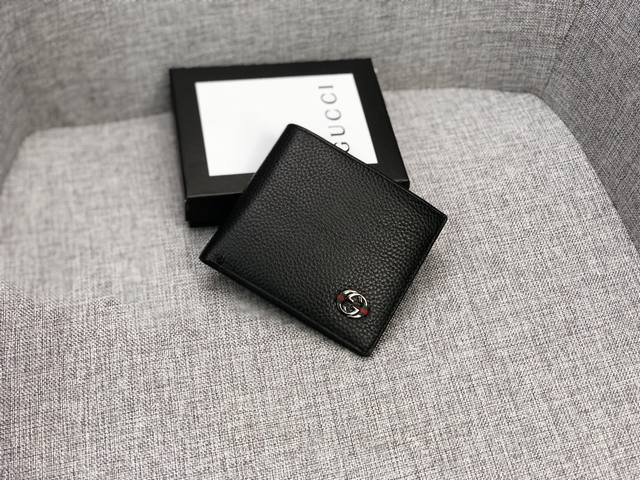 产品名称 Gucci 原版皮 产品型号 6813 产品品质 原版皮 产品材质 进口牛皮 产品规格 11*10*1.5 产品颜 色 黑 产品描 述 最新原版皮出货