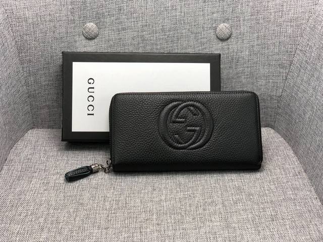 产品名称 Gucci 产品型号 758406 产品品质 原版 产品材质 进口牛皮 产品规格 19.5*10*2.5 产品颜 色 黑色 产品描 述 最新爆款男女通