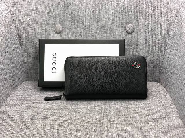 产品名称 Gucci 产品型号 6901 产品品质 原版 产品材质 进口牛皮 产品规格 19.5*10*2.5 产品颜 色 黑色 产品描 述 最新爆款男女通用钱