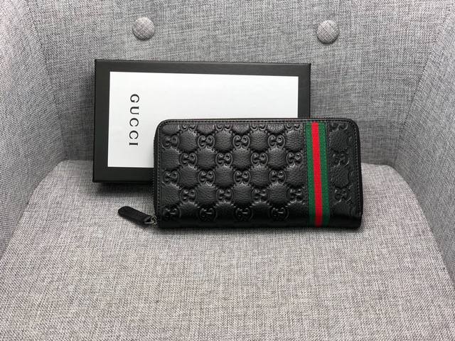 产品名称 Gucci 产品型号 6905 产品品质 原版 产品材质 进口牛皮 产品规格 19.5*10*2.5 产品颜 色 黑色 产品描 述 最新爆款男女通用钱