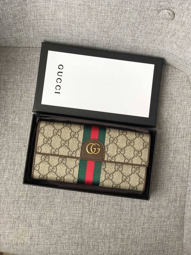 Gucci Leather # 采用进口粒面牛皮 搭配乌木色双g面料 金色五金配件 实物实拍 采用反包边做工精细 557803 尺寸19Cm*10Cm*2.5C - 点击图像关闭