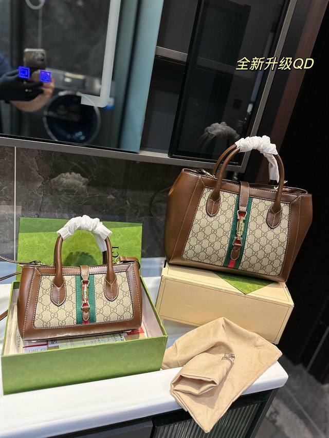 礼盒包装 Gucci Jackie 1961系列托特包 酷奇1961手提包jackie1961系列推出一款配有可拆卸肩帶的煥新托特包 这款单品采用交织宇母设计材