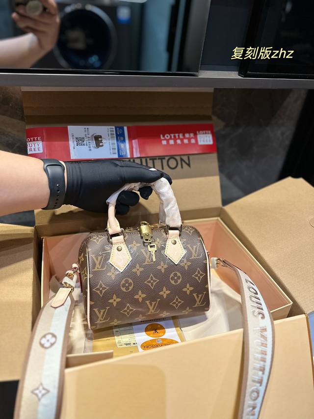 折叠飞机礼盒 Lv Speedy 20枕头包 Lv 新款系列 枕头包 手袋,全网首发 Lv Speedy Nano 枕头包这款retiro 手袋以标志性 经典永 - 点击图像关闭