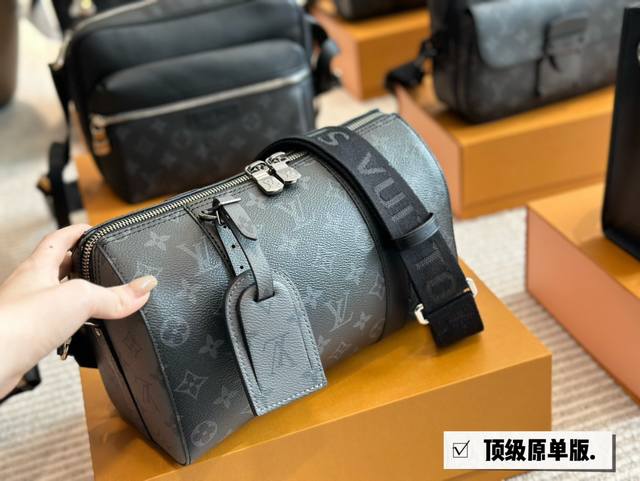 顶级复刻版 Lv X Nigo Keepall Xs 21 枕头包 手袋是一款理想的都市手袋 标志性的造型与经典的 Monogram 帆布 加之多种携带方式和奢 - 点击图像关闭