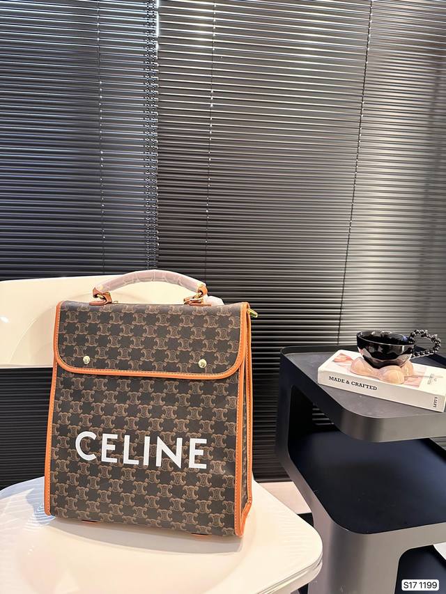 Celine 赛琳双肩包 Triomphe 凯旋门老花双肩包 早春走秀款 将复古元素与利落线条完美结合 焕发出全新的动人魅力 尺寸30 32 货号1199