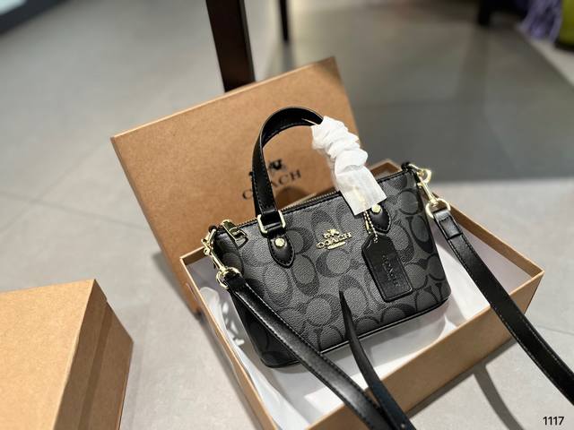 Coach 蔻驰 Ss23 Tote 购物袋.原版皮.这是什么神仙配色 毫无抵抗力.单肩手提都可以.容量超级大. 耐磨耐脏.砖柜一比一. 可做妈咪包短途旅行包.