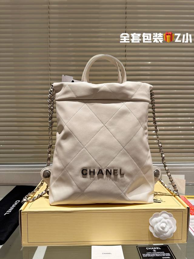 手提款 Chanel 22Bag垃圾袋 最贵的 垃圾袋 不是第一眼美女但拿到手立马真香现场 上身时髦感upup 足以满足日常通勤需求 俺建议直接冲中号啊 皮质是