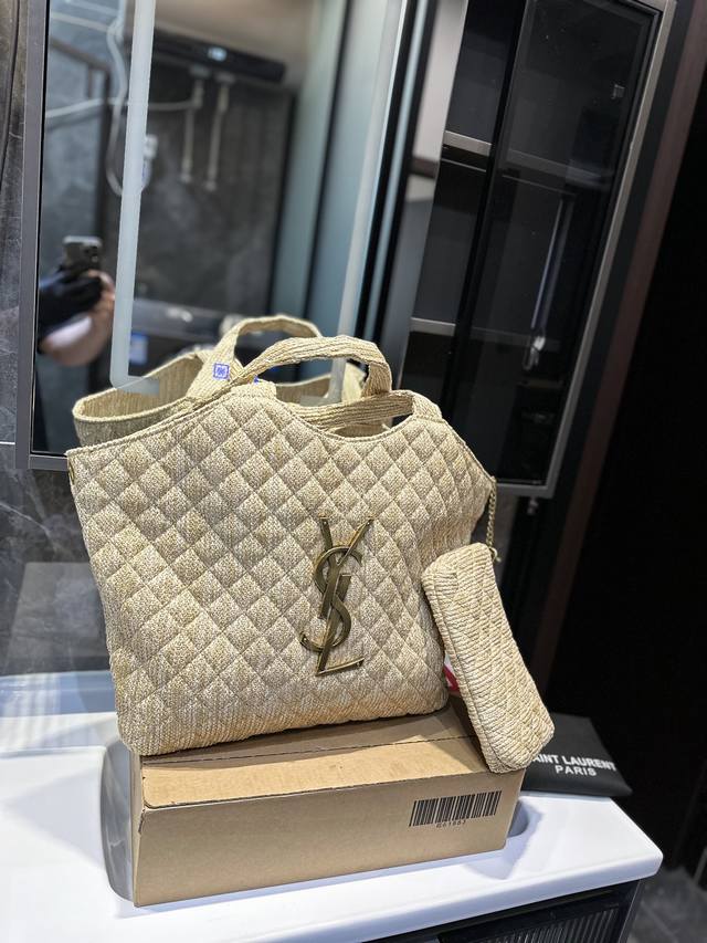 Ysl 大托特包 今年专柜超火爆的牛仔款式牛仔经过水洗手感柔软舒适胖乎乎的外形像拿着棉花糖颜值很高的一款呀实用性满分+复古范十足怎么搭配都好看又百搭自圣罗兰yd