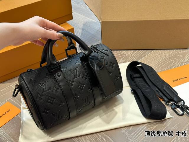 Lv X Nigo Keepall Xs 21 枕头包 手袋是一款理想的都市手袋 标志性的造型与经典的 Monogram 帆布 加之多种携带方式和奢华的天然牛皮 - 点击图像关闭