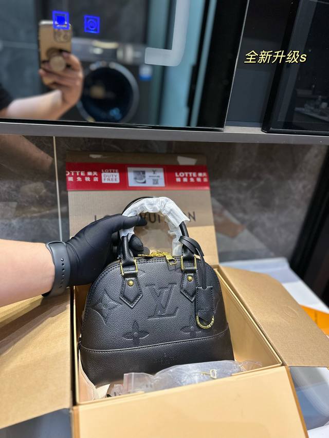 Size 24 18 Lv路易威登压花贝壳手提包 经久耐用 配款肩带上身超吸睛 手提 可单肩或斜挎 时尚与休闲无缝衔接