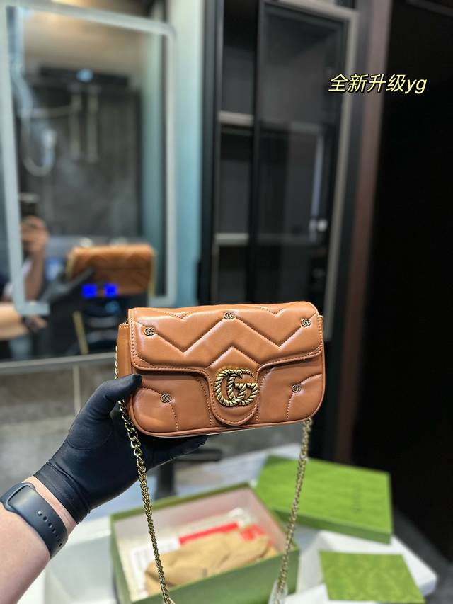 礼盒包装 Gucci古奇 经典百搭款marmont 酷奇双g 刺绣爱心 单肩包斜挎包女包 美到无法无天的款式 今年简直引领时尚最in元素做了几个月的款 质量一直