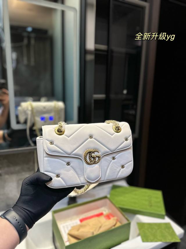 礼盒包装 Gucci古奇 经典百搭款marmont 酷奇双g 刺绣爱心 单肩包斜挎包女包 美到无法无天的款式 今年简直引领时尚最in元素做了几个月的款 质量一直