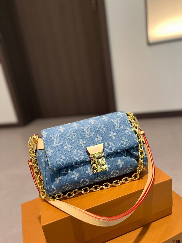 牛仔 Louis Vuitton Favorite 饺子包 非常低调耐看 全皮质感满满 多种背法 可盐可甜 尺寸23 14Cm