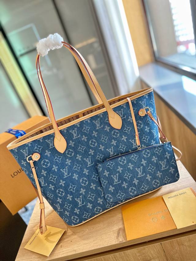 礼盒包装 原单lv Neverfull 购物袋 入门级的款式哦 绝对的终身款 此物经典不言而喻 街拍和实用都是非常nb的选择 大家拿到后可以感受下 皮质颗粒之间