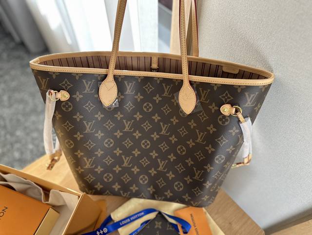 变色皮 折叠礼盒包装 原单lv Neverfull 购物袋 入门级的款式哦 绝对的终身款 此物经典不言而喻 街拍和实用都是非常nb的选择 大家拿到后可以感受下