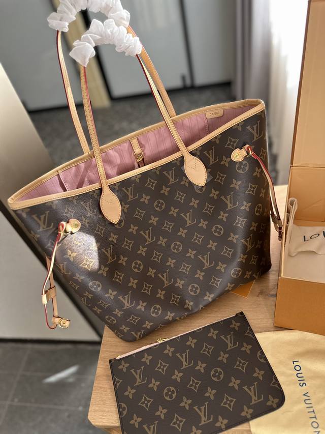 变色皮 折叠礼盒包装 原单lv Neverfull 购物袋 入门级的款式哦 绝对的终身款 此物经典不言而喻 街拍和实用都是非常nb的选择 大家拿到后可以感受下