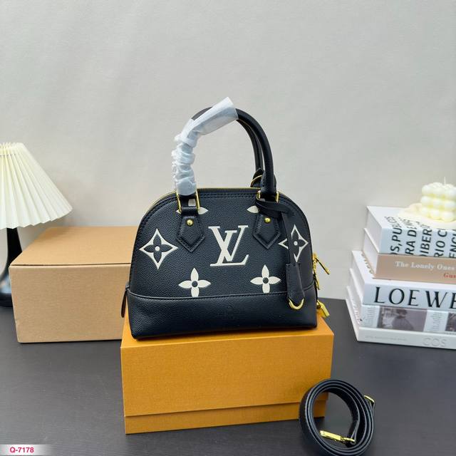 全套包装 Lv 贝壳包 原版高品质 包包这款retiro 手袋以标志性的面料制成 经典永恒 优雅低调的外形设计和宽敞的包身更加入了实用性 尺寸24.18Cm