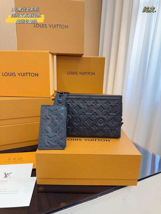 配折叠礼盒 Lv 23新款 系列 Pochette Trio男包三合一大包+零钱包 和1条肩带组成 各个部分都可以拆解 随意组合搭配 肩带可调节 可单肩 斜挎