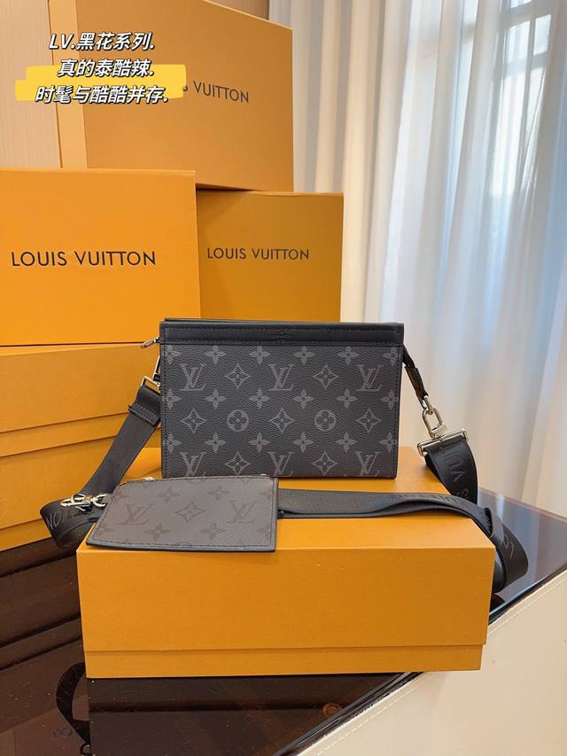 配礼盒包装 Lv 24Ss新款 系列 Pochette Trio男包三合一大包+零钱包 和1条肩带组成 各个部分都可以拆解 随意组合搭配 肩带可调节 可单肩 斜