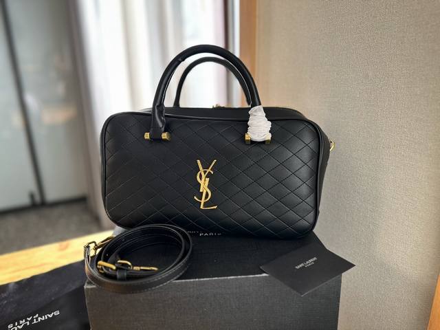 折叠礼盒包装 Ysl 手提包 化妆包 慵懒随性又好背 上身满满的惊喜 高级慵懒又随性 彻底心动的一只 Size 27Cm