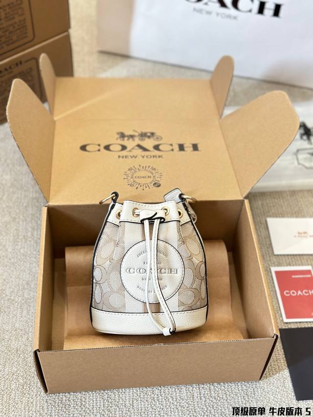 复刻版 牛皮 Coach Dempsey 14 迷你mini水桶包 抽绳设计开合 可手提可斜挎 一长一短两条肩带 可拆卸 尺寸 14*1*9Cm 这个包包也太适