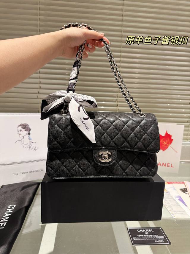 配全套包装 Size 25*16Cm 香奈儿chanel Cf我们一直很用心在做 秒杀其他市面上的货 鱼子酱牛皮 很舒服的一种 不管您是谁 稳稳hold住哦 秋 - 点击图像关闭