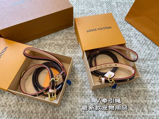 配盒 Lv路易威登宠物用品 最新款宠物用品 项圈 宠物外出包 遛狗绳 牵引绳 有喜欢的小伙伴可以 让狗子豪起来 尺寸46 2 35 1.7