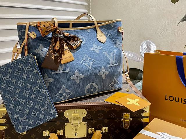 折叠礼盒 送丝巾 Lv 中古 牛仔 Nf 购物袋 Neverfull 购物袋 入门级的款式哦 绝对的终身款 此物经典不言而喻 街拍和实用都是非常nb的选择 大家